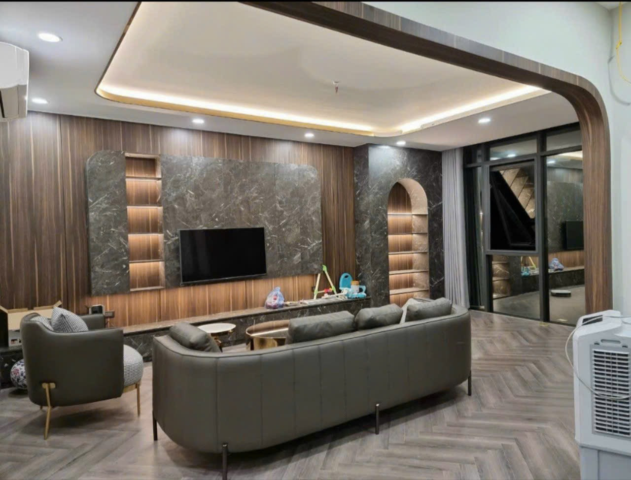 Cho thuê nhà 4 tầng tuyệt đẹp có thang máy