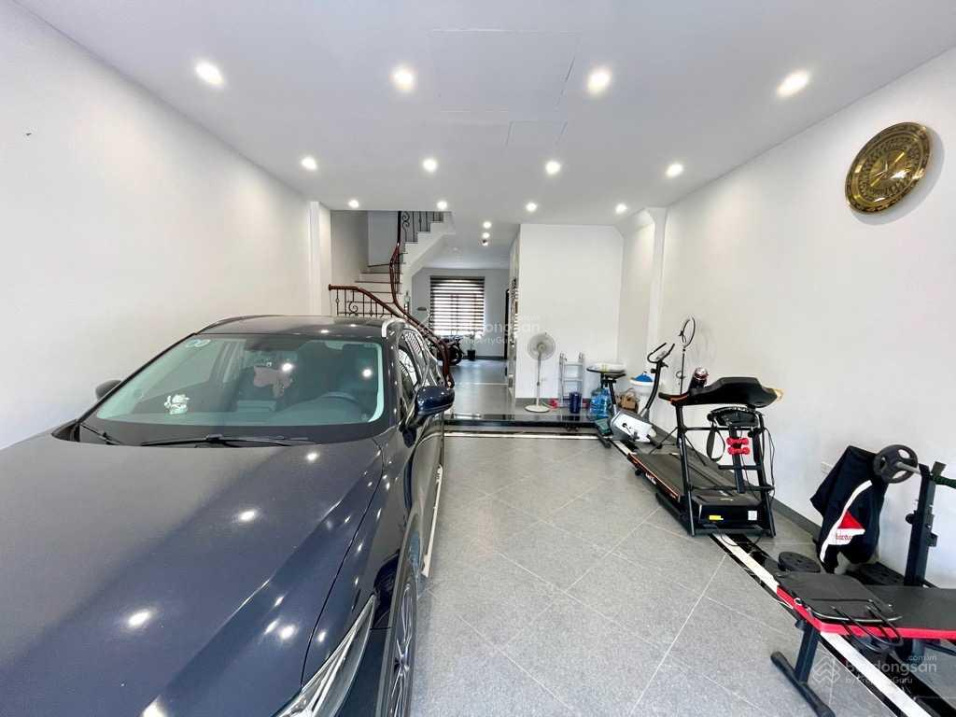 Bán nhà Hoàng Quốc Việt - Ô tô - Văn Phòng - DT 75m - Mặt tiền 10m - Nhỉnh 18 tỷ