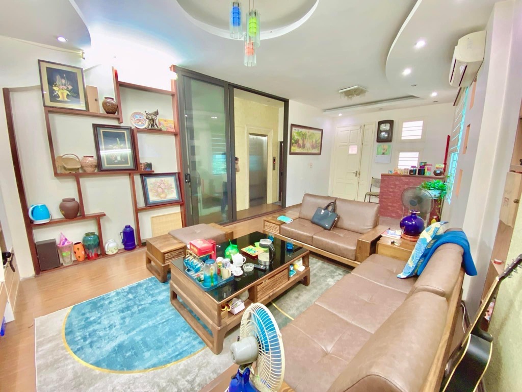 MẶT NGÕ ĐỘI CẤN BA ĐÌNH - 6 TẦNG THANG MÁY - 7 CHỖ VÀO NHÀ - LÔ GÓC HAI THOÁNG - VỊ TRÍ TRUNG TÂM ĐẸP MIỄN BÀN - KHU VỰC CỰC HIẾM NHÀ BÁN.