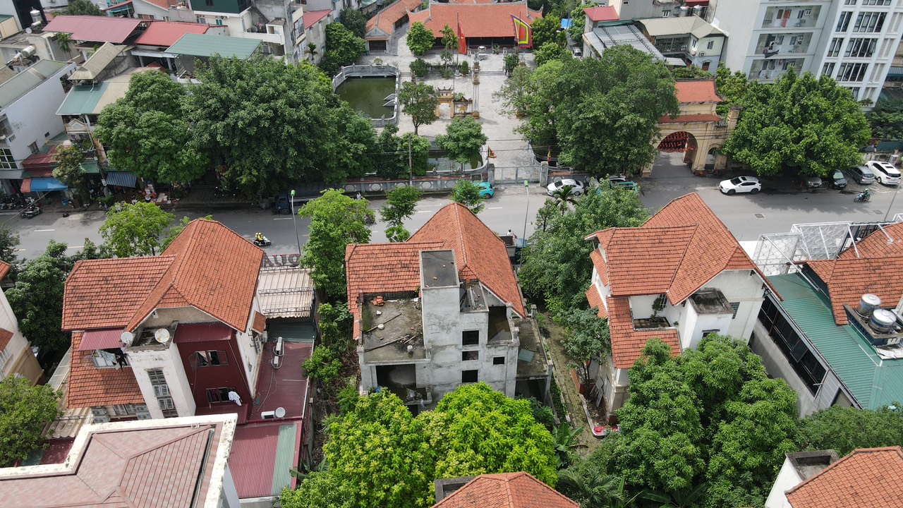 Bán gấp biệt thư 5.2ha Yên Hòa, Cầu Giấy 400m2, 3 tầng, MT 17,5m, giá 123 tỷ. LH 0975124520