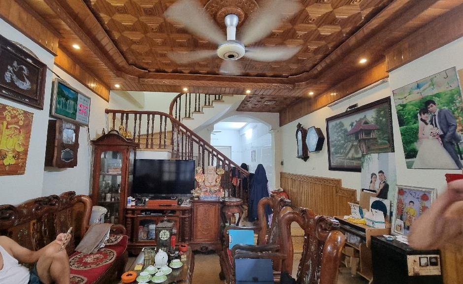 Tôi bán nhà mặt phố Bà Triệu sầm uất gần chợ Hà Đông 50m2 chỉ 13.68 tỷ. LH 0989.62.6116