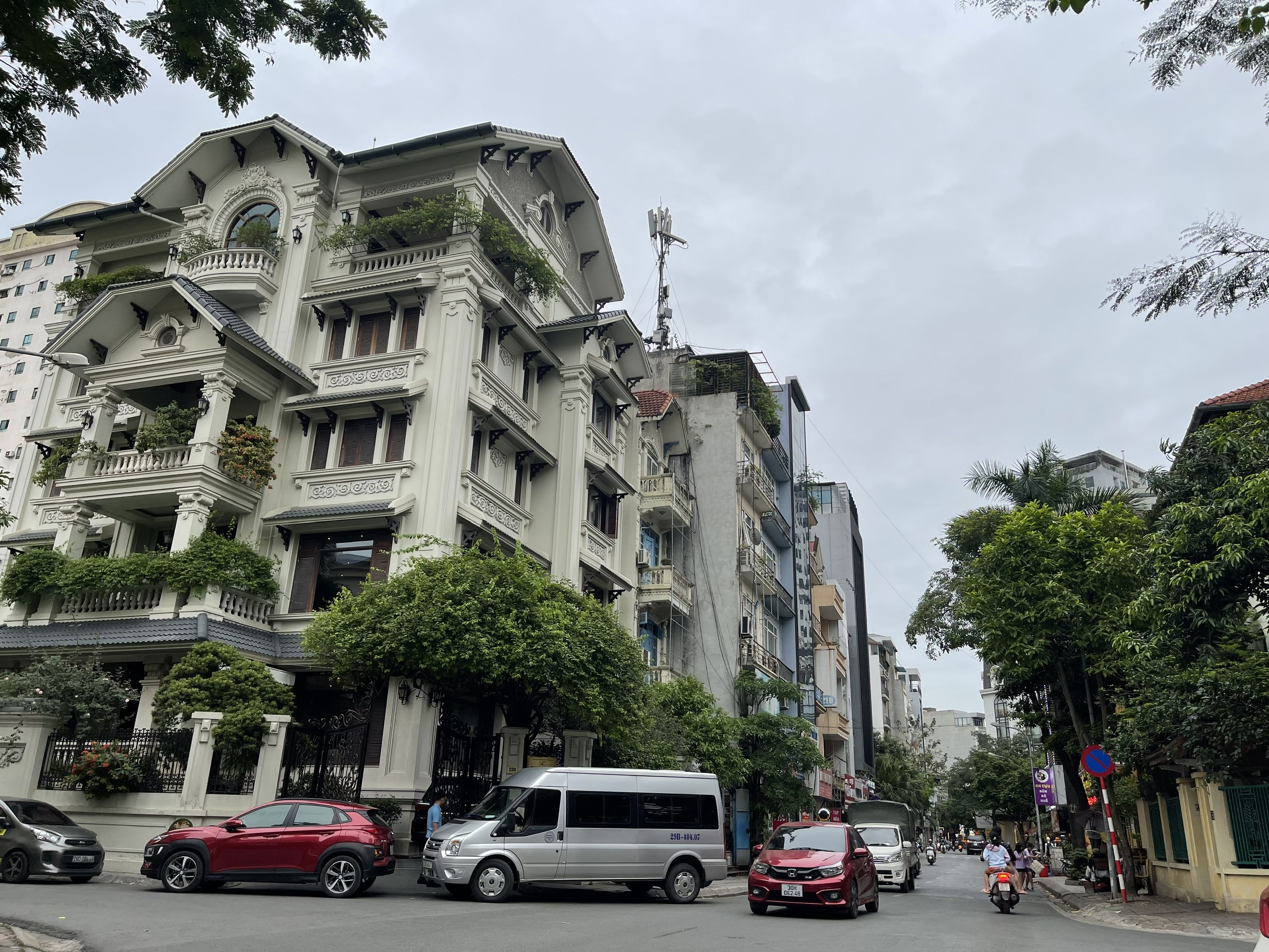 (SIÊU HIẾM) Chuyển nhượng trường học Long Biên, đầy đủ cơ sở vật chất, 2 tòa 5 tầng + 1 tòa 7 tầng, 5.000m2, 180 tỷ