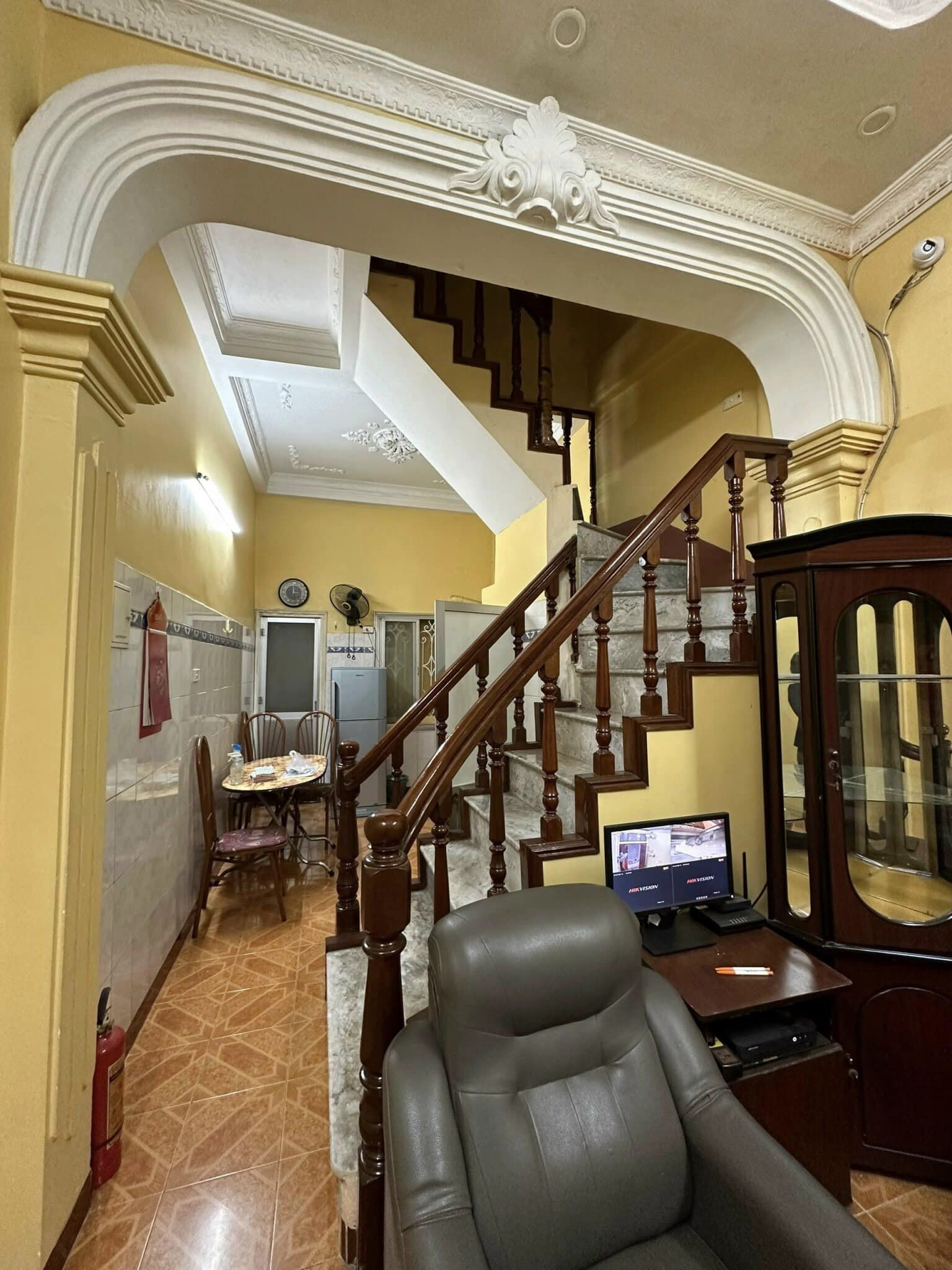 Cho thuê nhà ngõ ba gac Hào Nam - Đống đa - 36m - 4 tầng - 12.5 triệu - ở, VP, KD onl