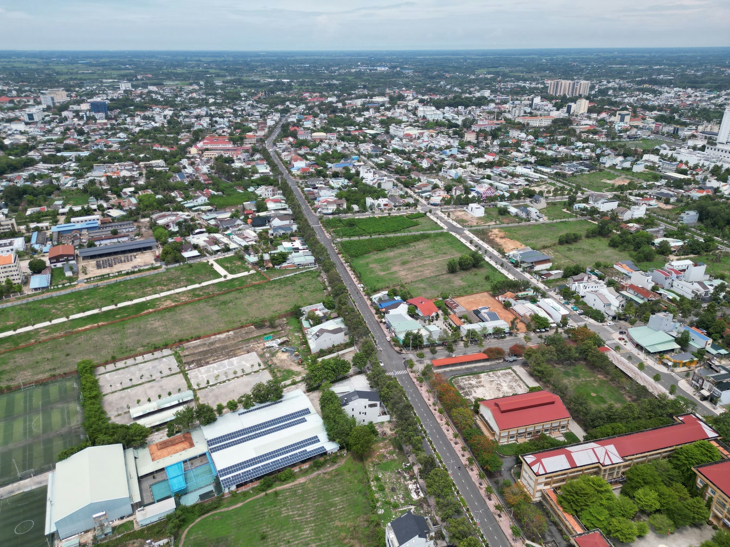 Mua đất tặng nhà 1 trệt 3 lầu tại trung tâm thành phố Tây Ninh