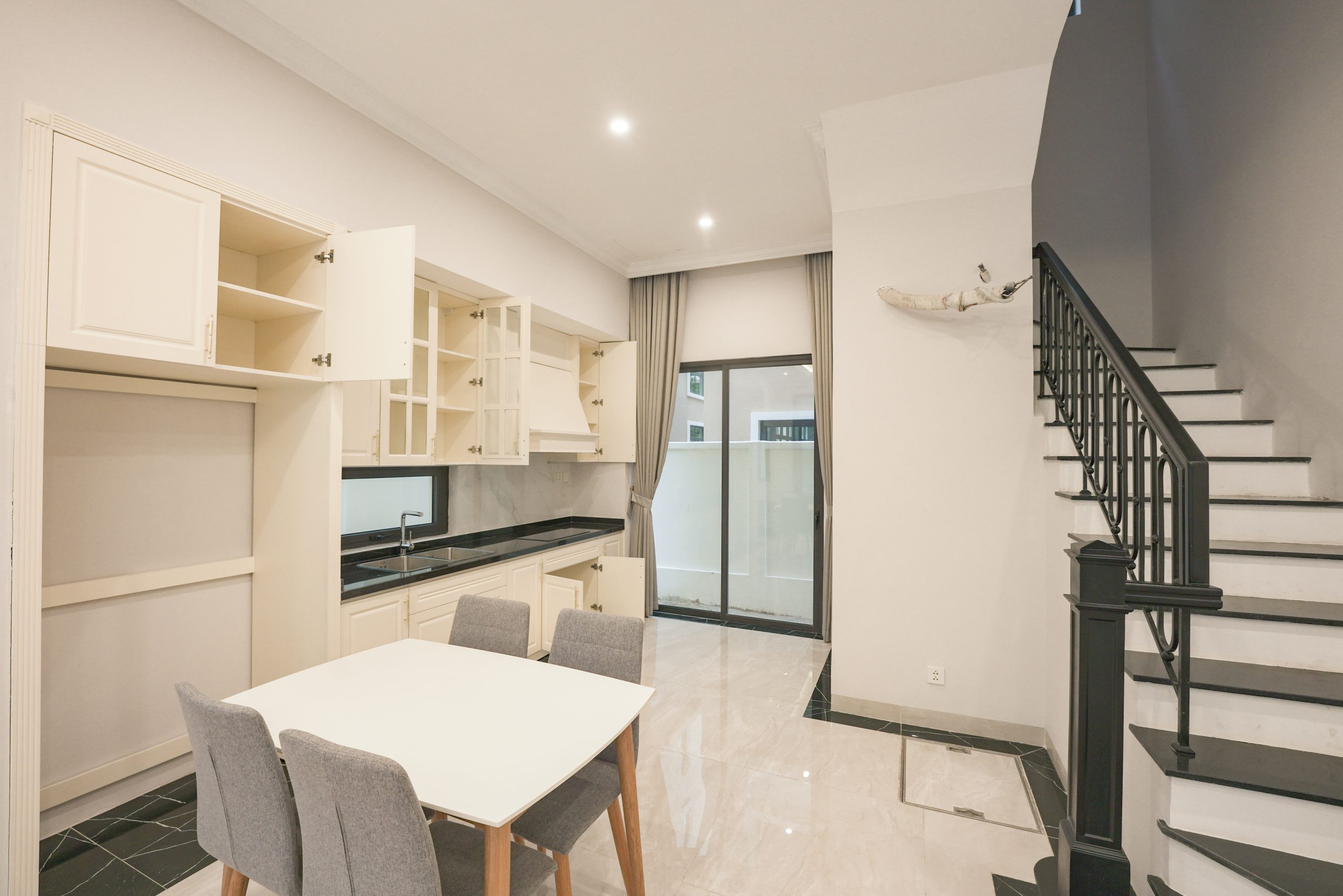 Cho thuê Liền kề 5 tầng đối viện Vinschool - Ocean park 2. Hỗ trợ chỉ 8.5 triệu.