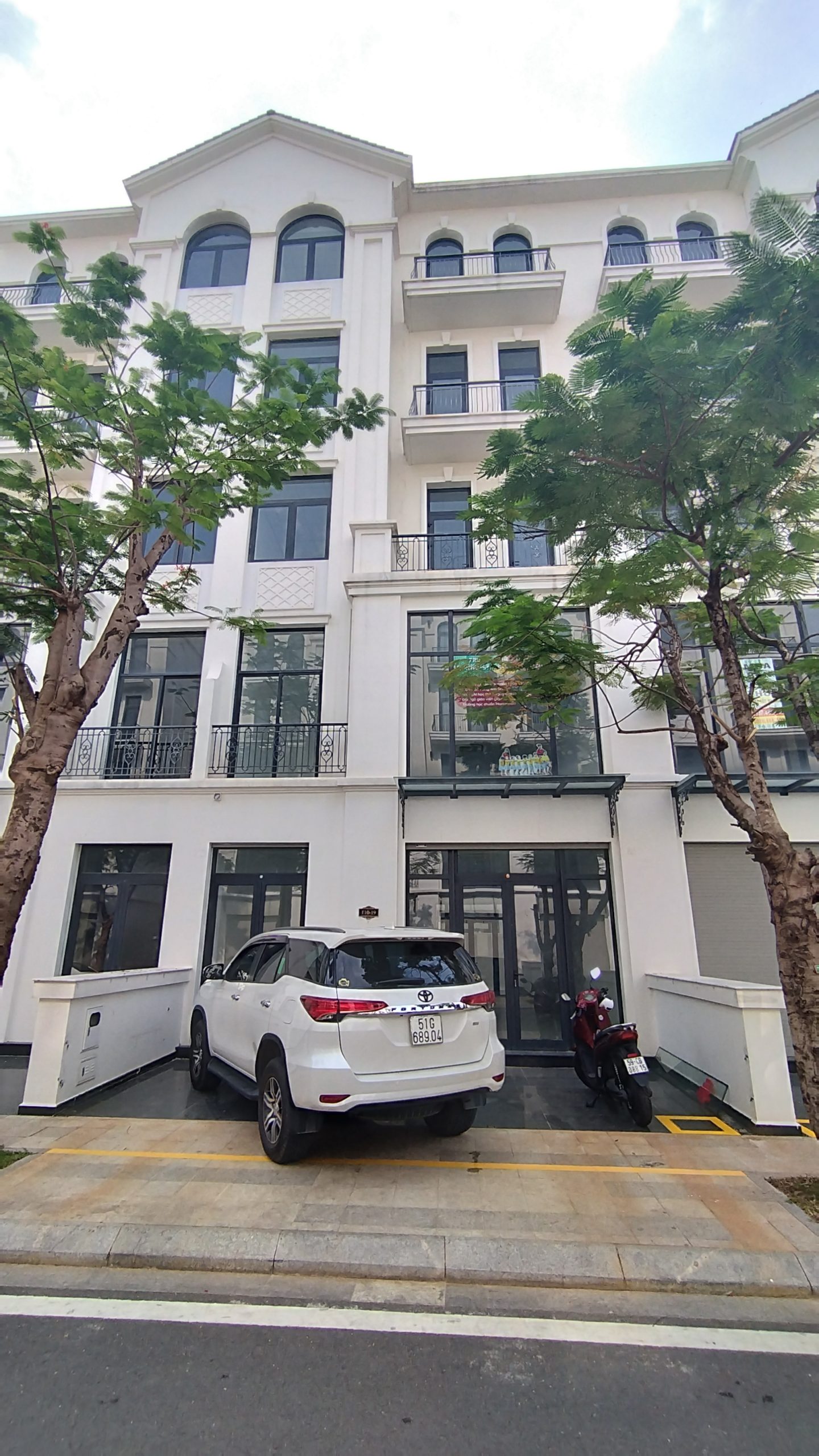 ️CHO THUÊ NHÀ 5 TẦNG THANG MÁY️ KHU MAHATTAN VINHOMES GRAND PARK QUẬN 9