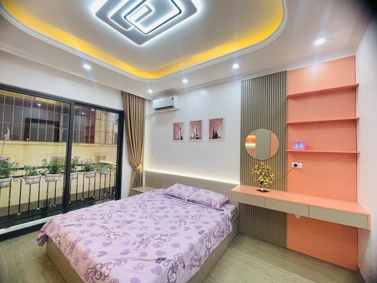 Cần tiền Bán Gấp nhà phố Hồng Mai , vài bước chân ra oto tránh , vị trí thuận lợi , Nhà xây mới 5 tầng , gần chợ , trường học , bệnh viện