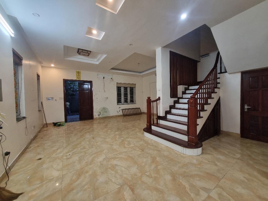 Bán BT VIP Tây Nam Linh Đàm, trục đường chính, view đẹp, KD sầm uất, 205m, 4 tầng, MT 10m, giá hợp lý