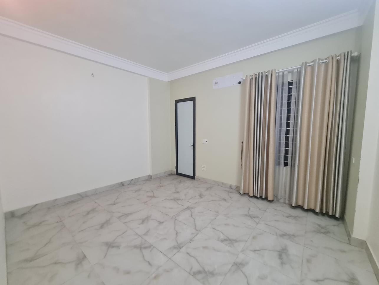 Có thể soạn tin bất cứ lúc nào rảnh, bạn có thể lên lịch vào buổi tối hôm trước, không cần mỗi sáng phải tranh thủ thức