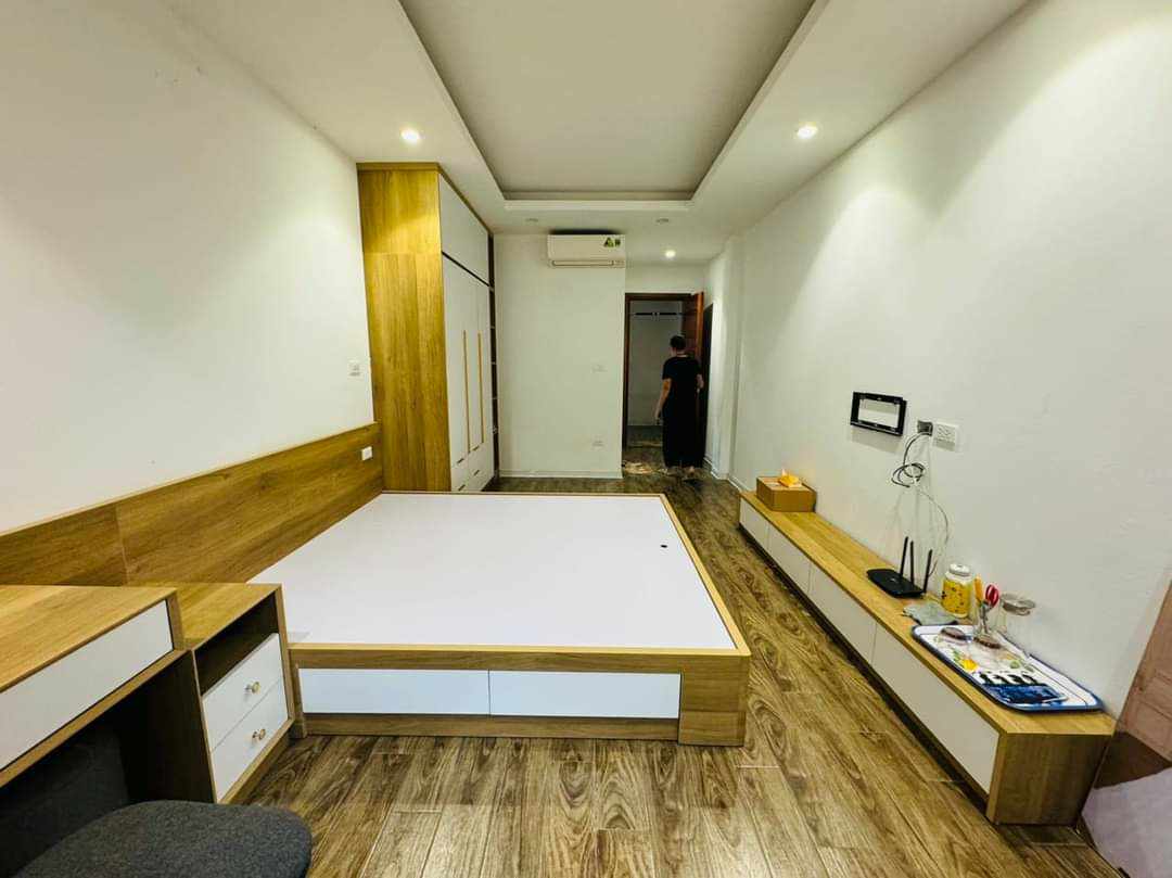 Nhà quận Thanh Xuân 5 tầng ô tô đỗ cửa, gần ngã tư sở, cạnh Royal cty, giá 6.5 tỷ