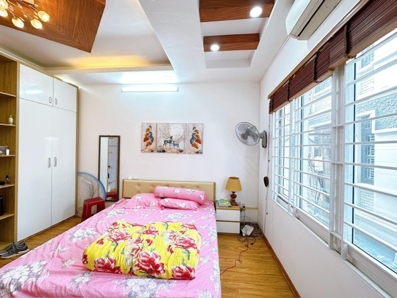 Cần bán nhà Võ Chí Công 35m2, 5T, gần ô tô, tặng nội thất, nhỉnh 6 tỷ