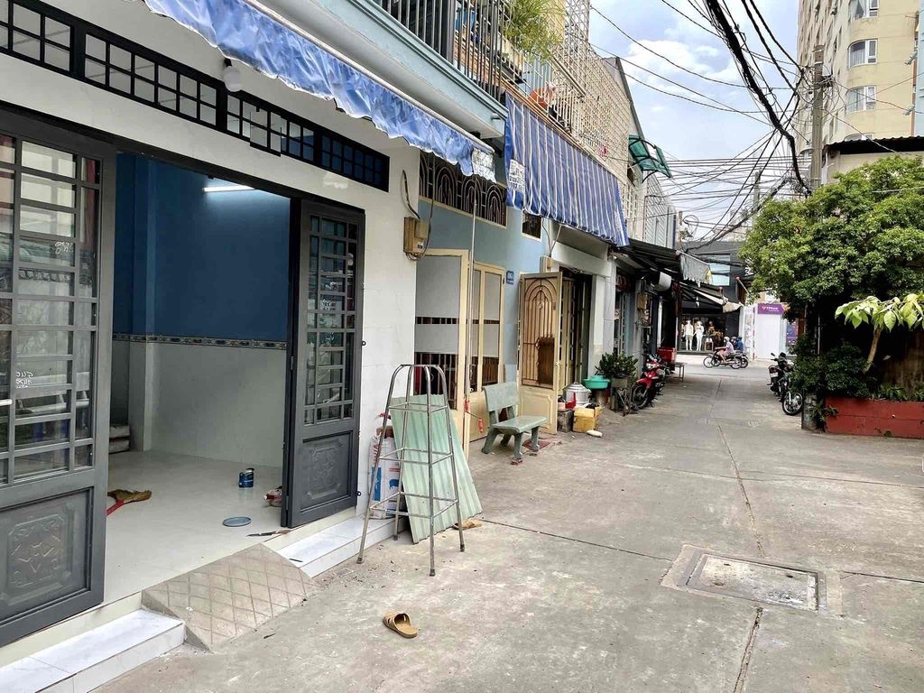 NHÀ HẺM XE HƠI ÂU CƠ , 4.5x11m, 2 TẦNG SUỐT, CHỈ 11 TRIỆU