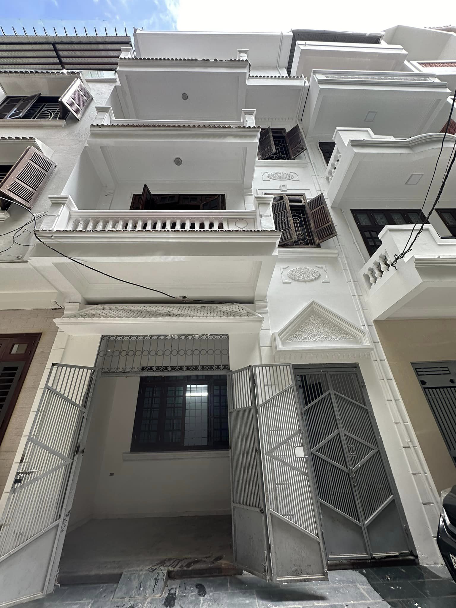 MẶT TIỀN 6,1M - PHÂN LÔ TRẦN QUỐC HOÀN - Ô CHỜ THANG MÁY - CẦU GIẤY - Ô TÔ TRÁNH - VỈA HÈ - GẦN PHỐ - KINH DOANH - GIÁ