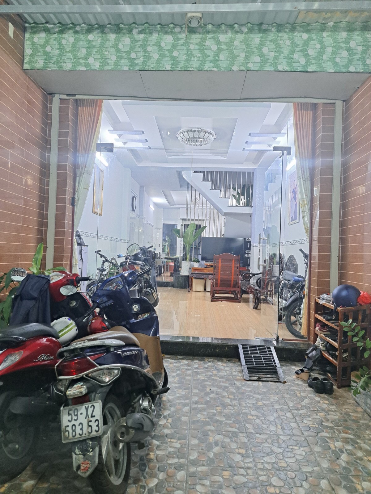 Nhà 2 mặt tiền đường số 11 phường trường thọ, xe hơi đỗ sân, 95m2 (4x24) Giá Sock.