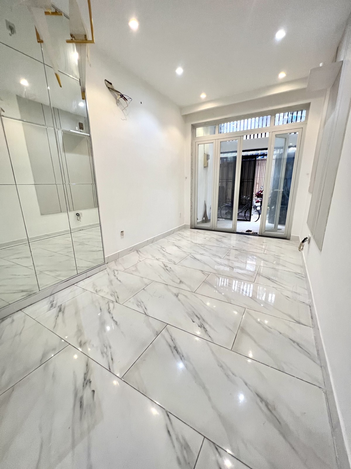 Bán nhà kế Bắc Hải,Tân Bình ,HXH ,38.5m2,mới ở liền chỉ 4 tỷ xíu.