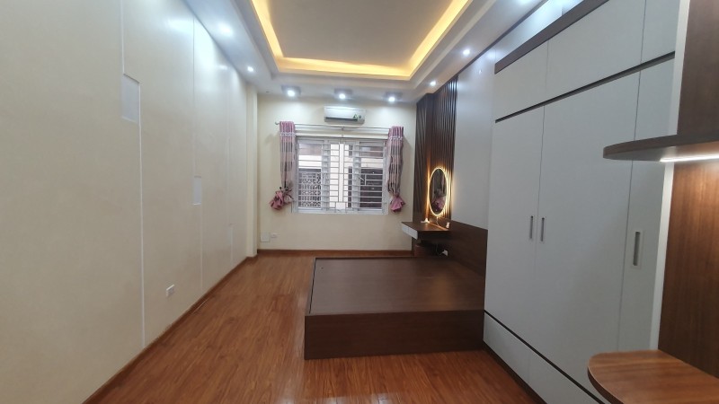 Thang máy nhà Thái Hà 40m2 x 6 tầng, mt 5,2m, gần oto, 9,7 tỷ