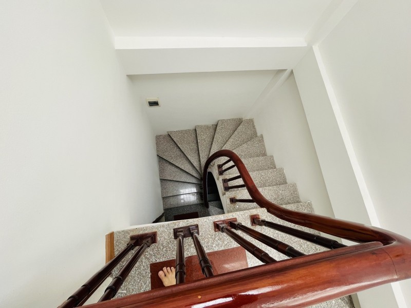 Bán nhà Ngã Tư Sở - Đống Đa 30m2 x 3 tầng, mt 5m, ngõ rộng thoáng, vừa ở vừa cho thuê, 4.9 tỷ