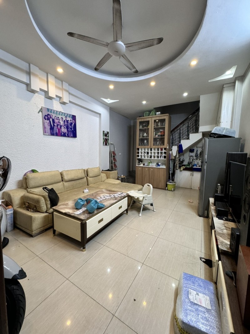 Bán nhà đẹp ở luôn Vũ Ngọc Phan 42m2 x 5T, mt 7m, 3 gác đỗ cửa, gần phố, 6.2 tỷ