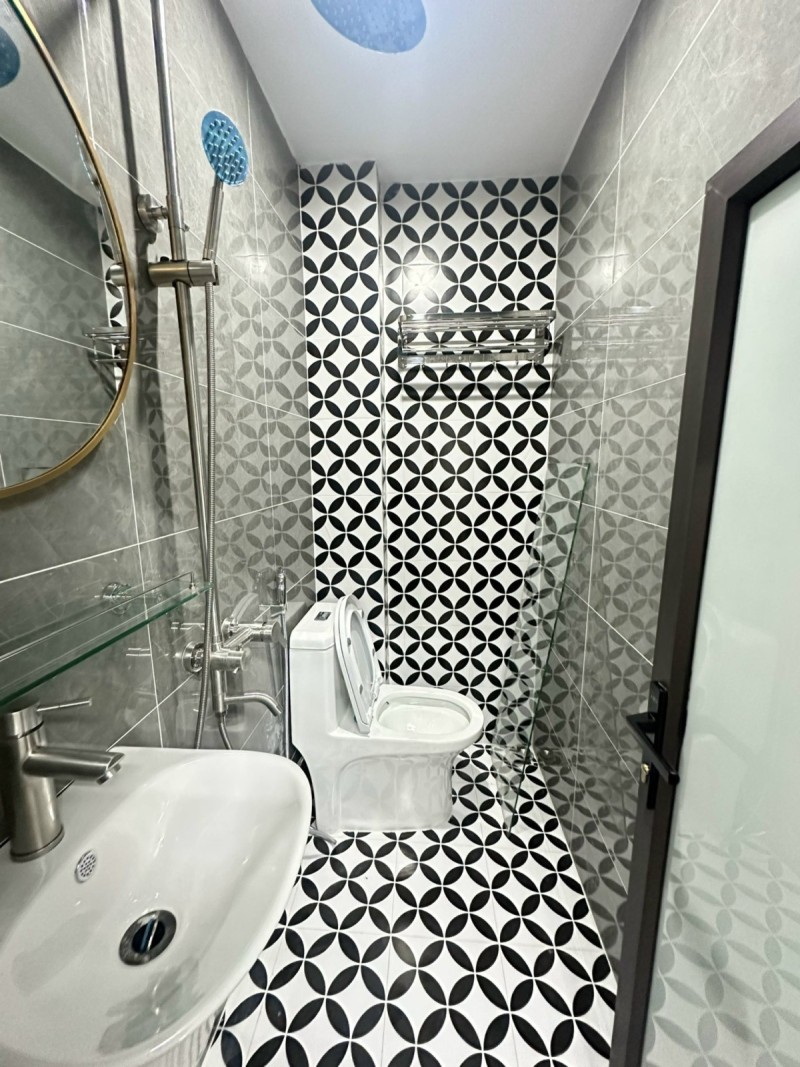 Bán nhà lô góc Tây Sơn 25m2 x 5 tầng, 2 cửa đi, oto đỗ cửa, gần phố, nhỉnh 6 tỷ