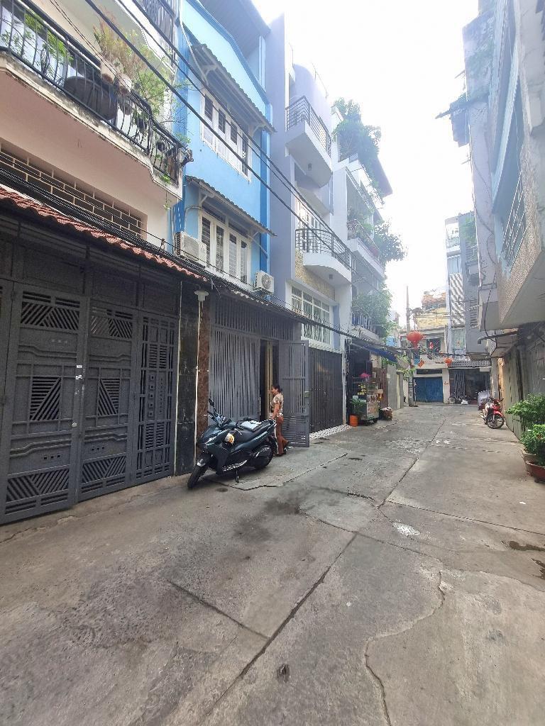 Bán Nhà Riêng Hiệp Bình Chánh Dưới 7 tỷ, Nhà Đẹp Ở Ngay DT 80M2, 3T, HXH Tải, Sổ Sang Tên Ngay