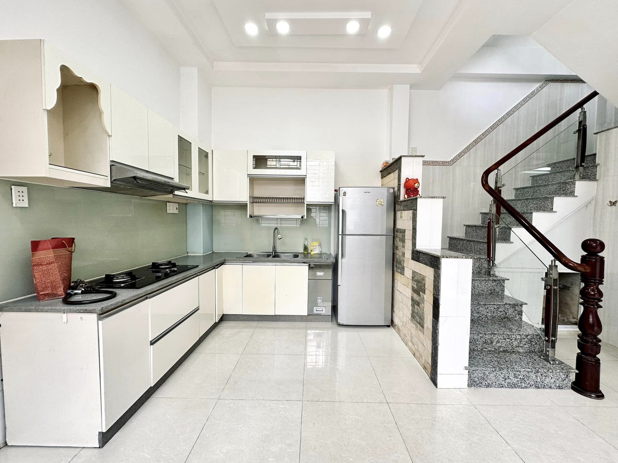 Bán nhà hẻm Sư Vạn Hạnh,Quận 5 HXH 6m,sát Mặt Tiền nhỉnh 8 tỷ xíu.