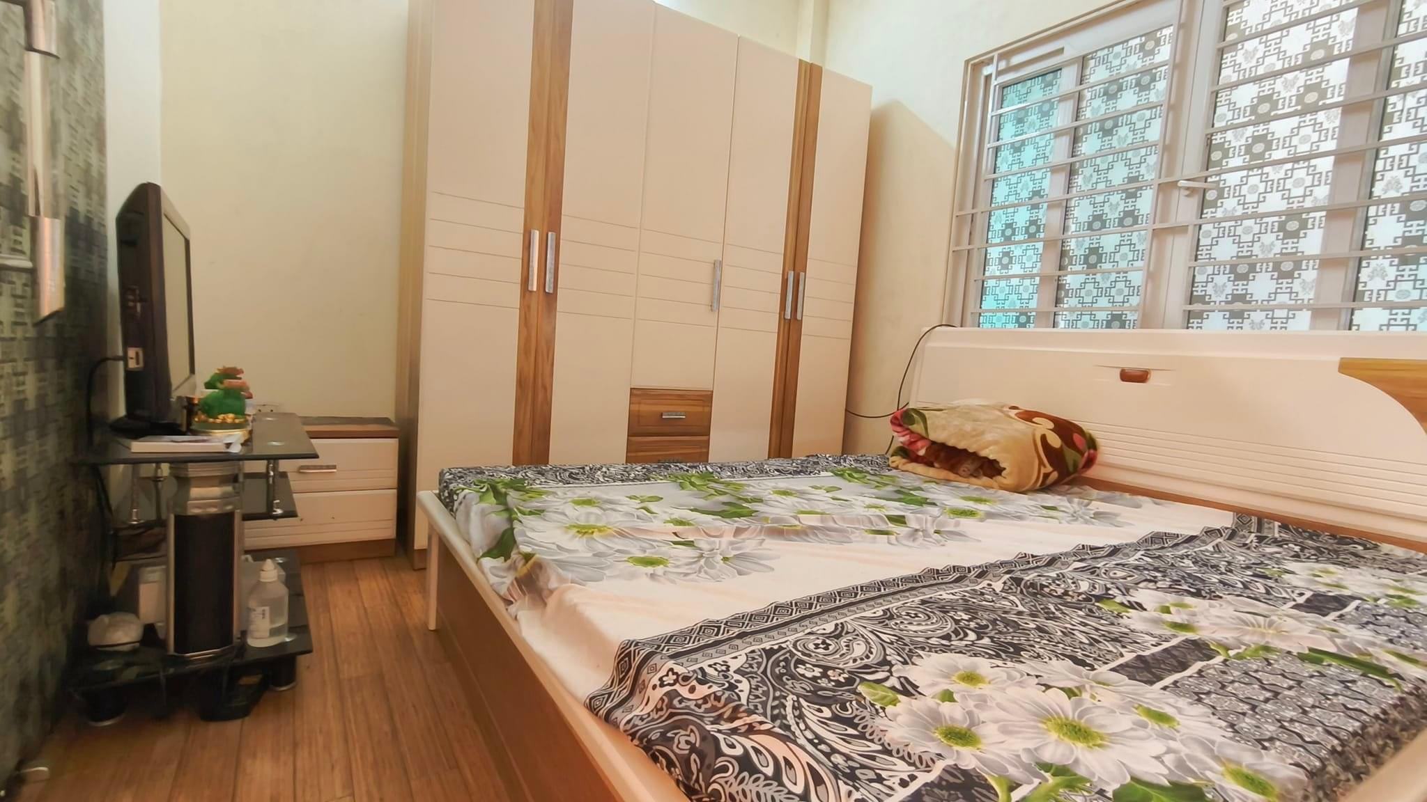 Bán nhà riêng 5 tỷ Nguyễn Khang, Cầu Giấy 35m2*5 tầng, Nhà đẹp, Ở ngay, Gần ô tô