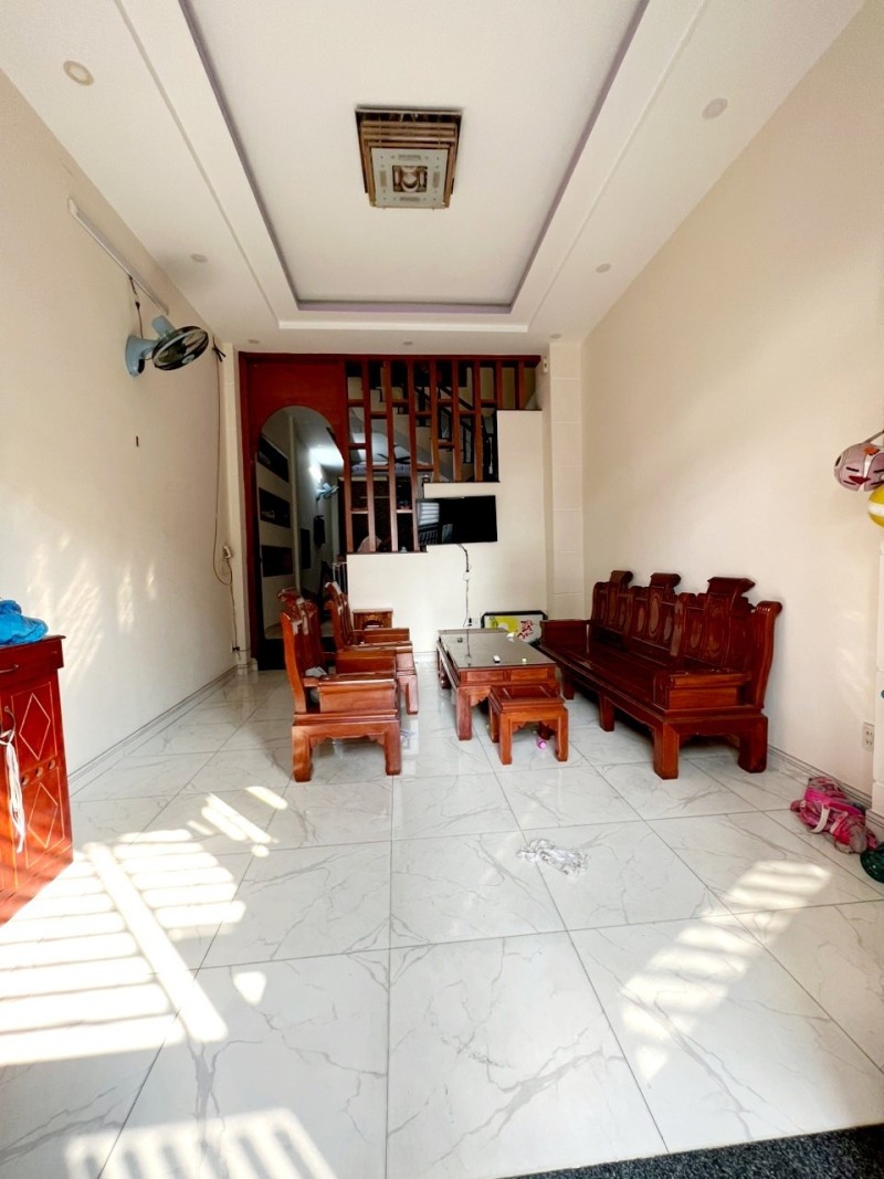 Bán nhà Đường Ngô Chí Quốc, Bình Chiểu, Thủ Đức, ô tô đậu cửa, BTKC đã HC, 4PN, Chỉ 5tỷ9 còn TL