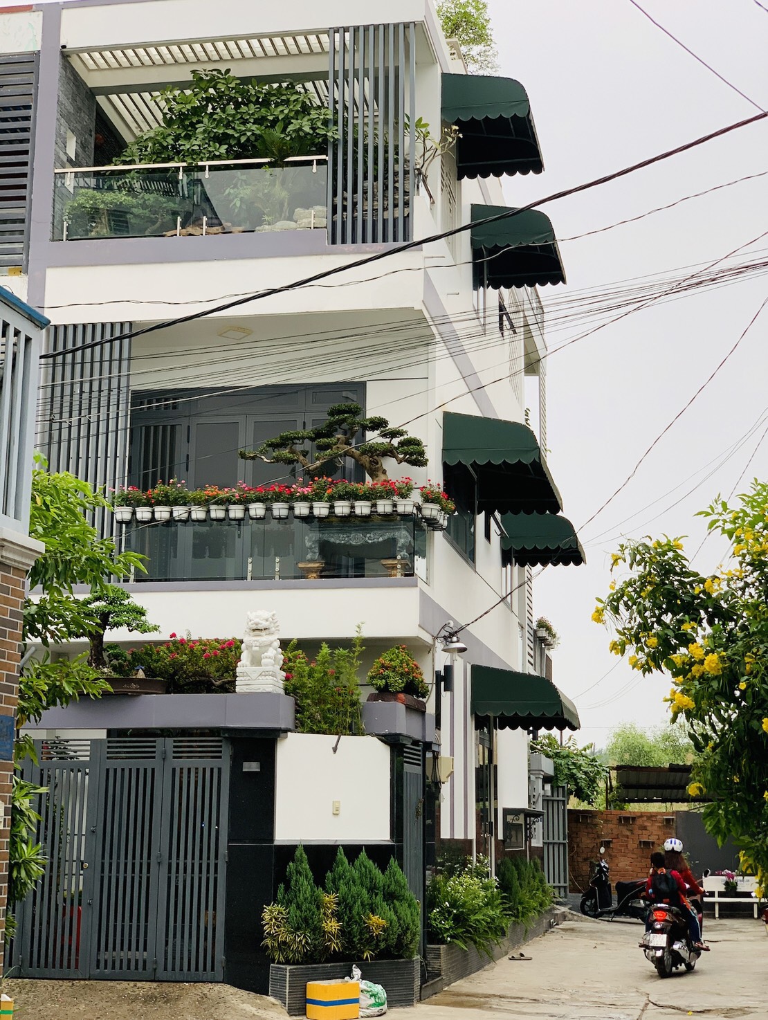 VIP– Biệt Thự Mini 2 Mặt Tiền Đẹp Nhức Nách, DTSD 157M2, HXH Đánh Võng, 3PN, Nhiều Cửa Sổ, Khu vực toàn nhà cao tầng