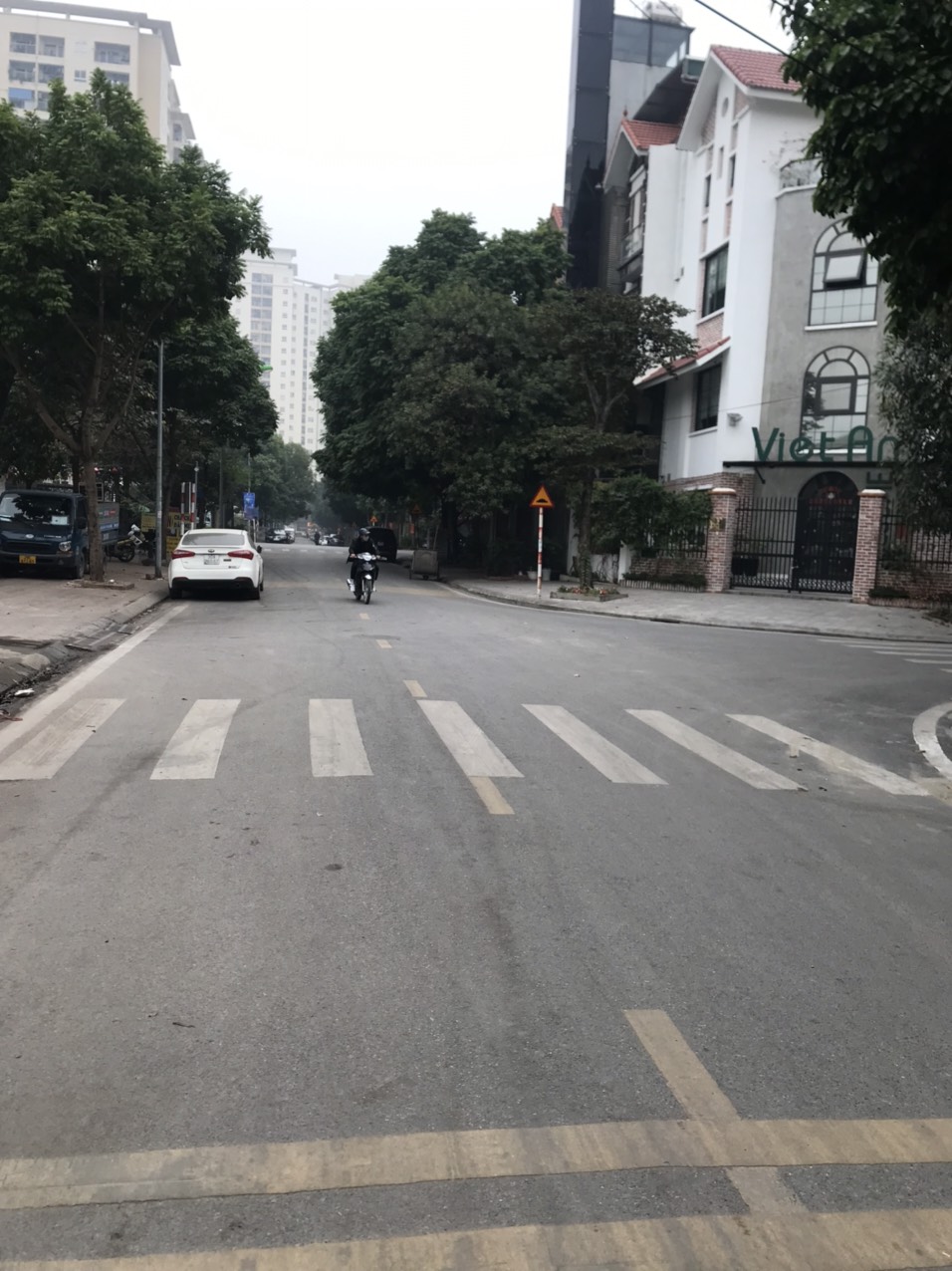 Cho thuê BT mặt phố Trung Thư, Trung Văn , NTL, HN. DT 183m x4 tầng, đã hoàn thiện, giá 42tr / 1 tháng . LH : 0964769634