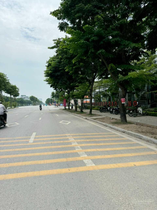 Bán Đất Mặt Phố Ngã Tư Trịnh Văn Bô - Xuân Phương - DT 120m - Mặt tiền 7m