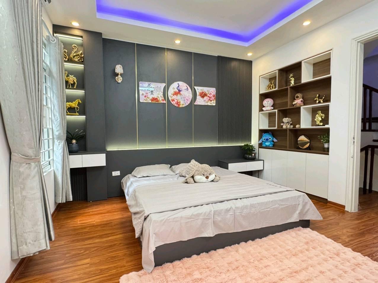 DOÃN KẾ THIỆN, CẦU GIẤY NHÀ ĐẸP Ở NGAY 5 TÂNG MT4,8M GIÁ NHỈNH 5 TỶ