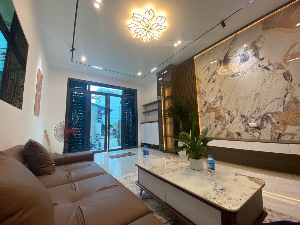 Bồ Đề, gần hồ, sát phố 5p tới phố cổ 52m x5t chỉ hơn 5 tỷ bán gấp TL mạnh