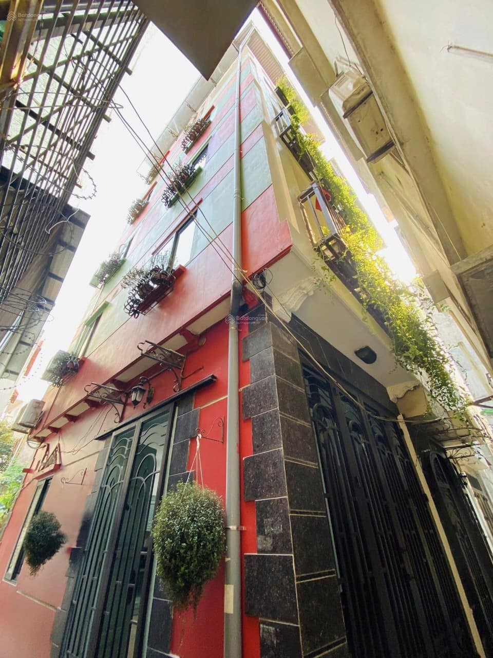 Cho thuê nhà riêng biệt nguyên căn ngõ Âu Cơ, DT 45 m2 - 6 tầng - Giá 17 Triệu (ctl)