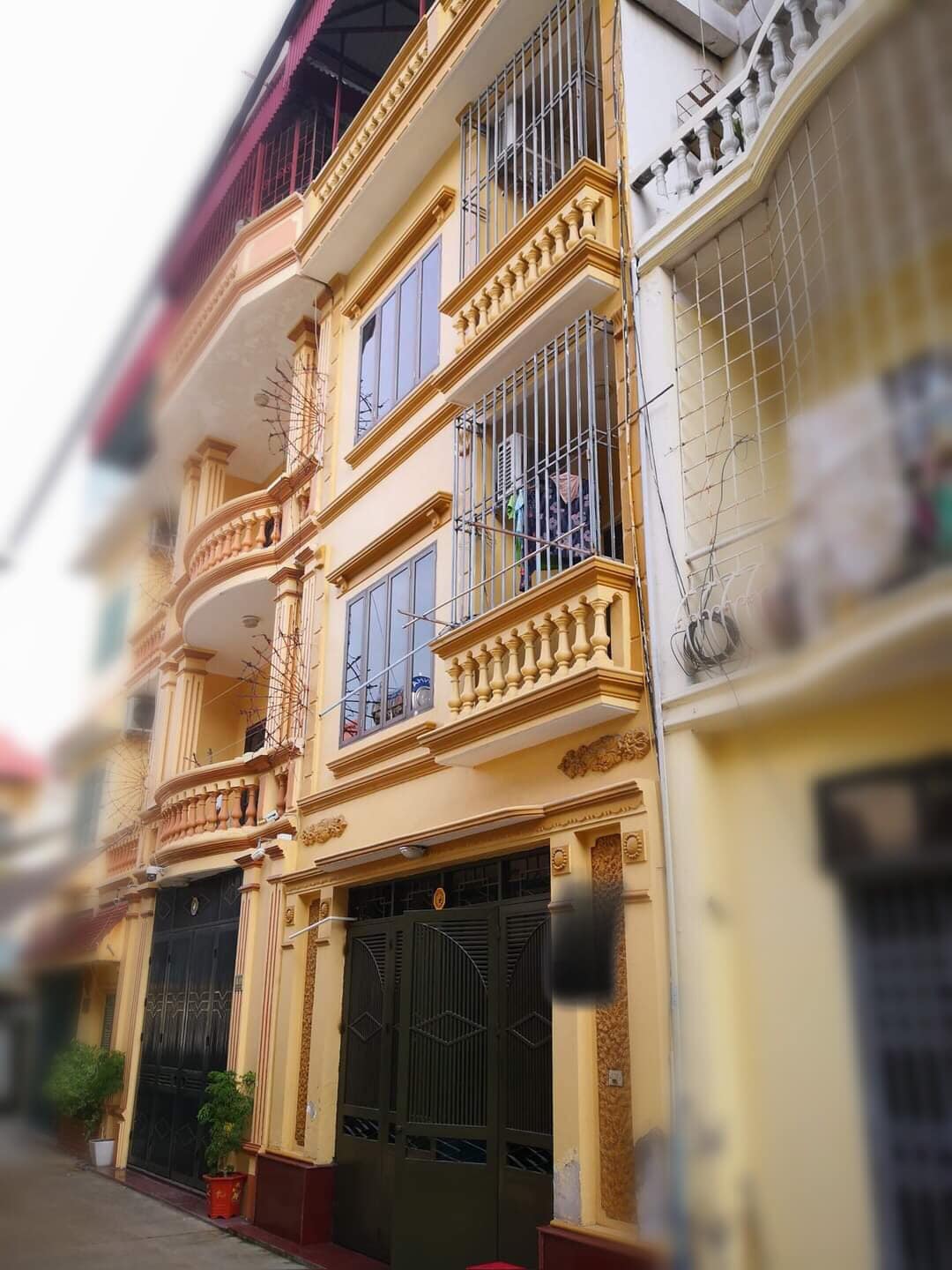 Cho thuê nhà ngõ oto Ngọc Hồi- Hoàng Mai DT 55 m2 - 3,5 tầng - Giá 13 Triệu (ctl)