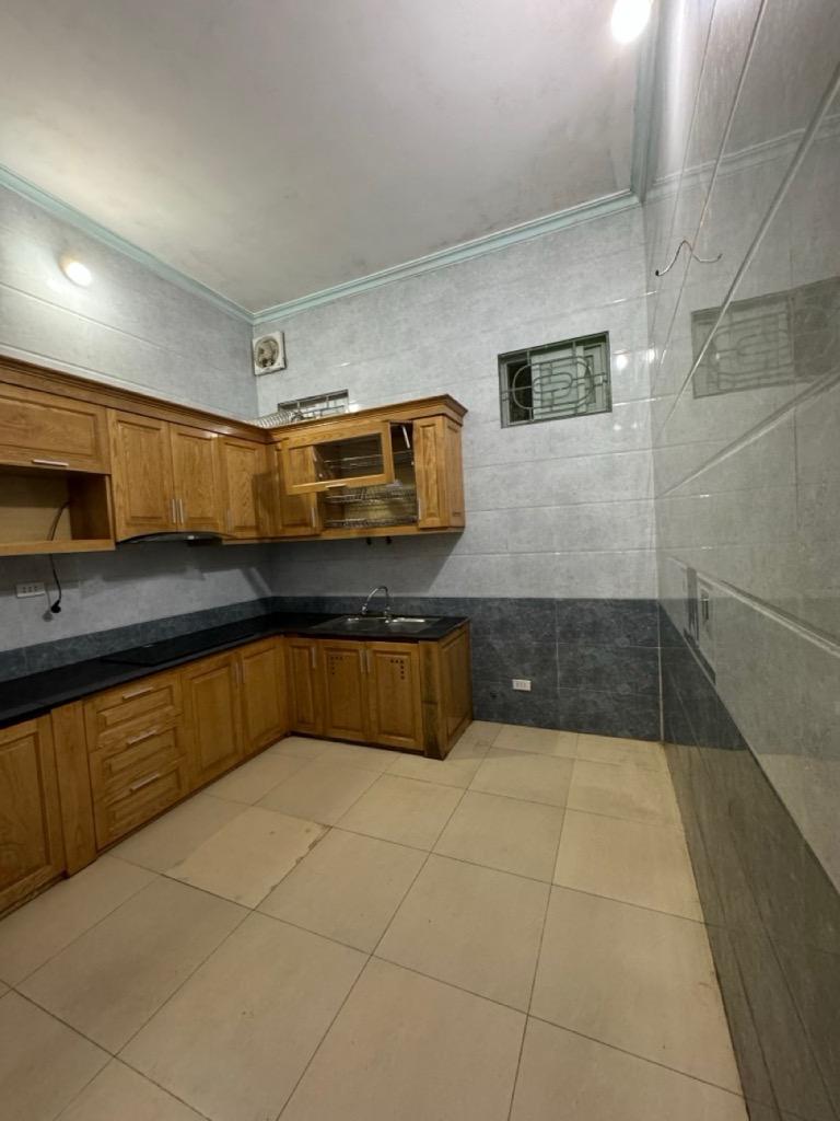 Bán nhà Ngô Gia Tự, Long Biên, 40m2 x 3 tầng, Ngõ thông, ô tô, Kinh doanh