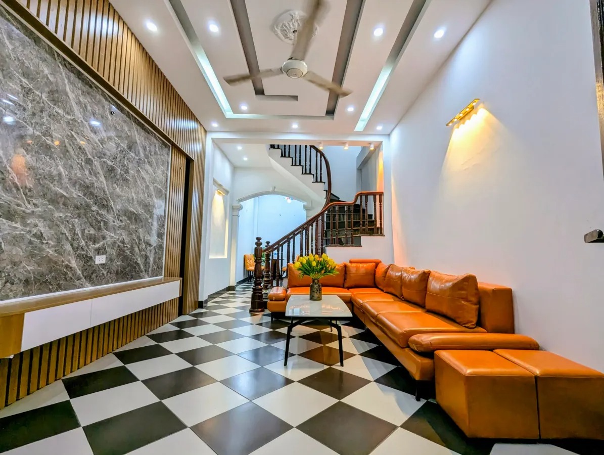 Vị trí cực đỉnh phố Thụy Khuê 42m 4 tầng nhà đẹp ở luôn, ngõ thông, gần ô tô,