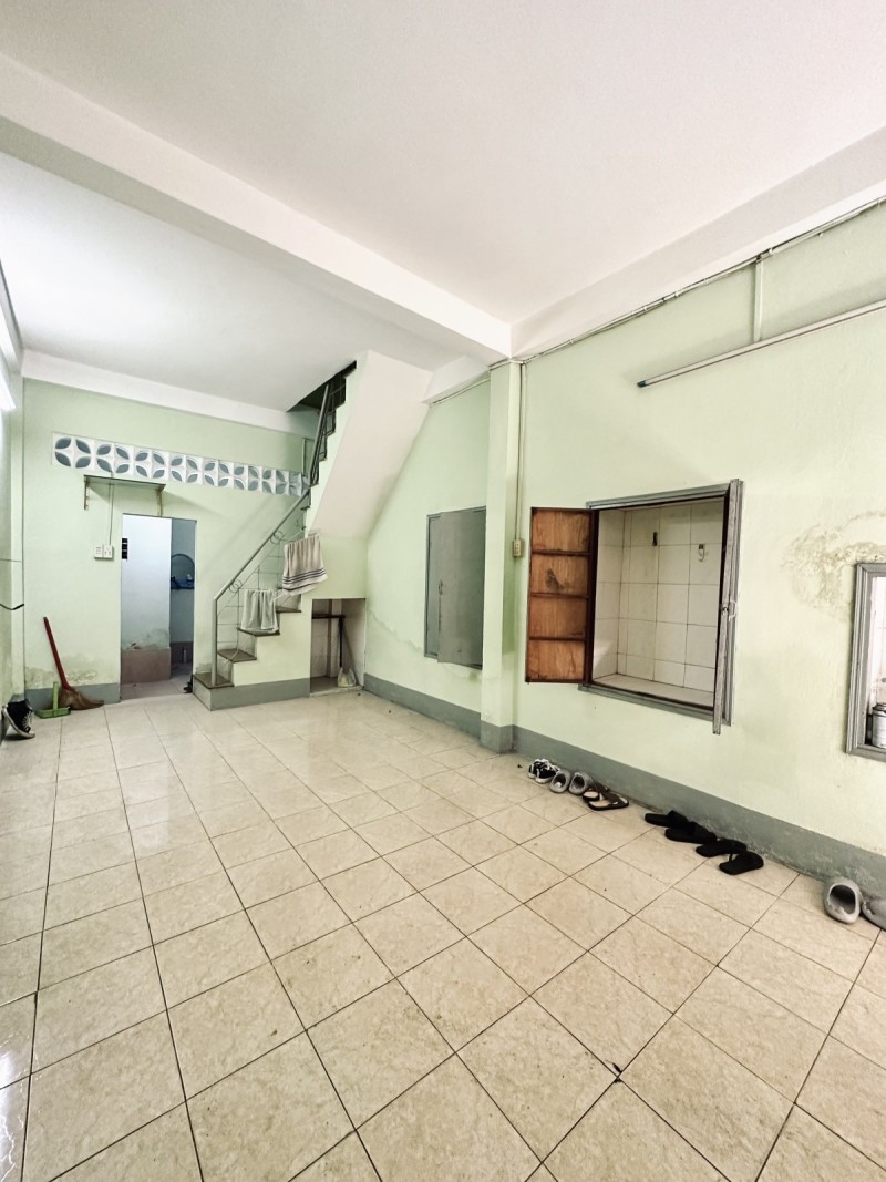 Trí- Nhà chính chủ dt 20m2 nhà đẹp full nội thất - sát HXH - 2 tầng BTCT , Nhà đẹp , chỉ 5.6 tỷ