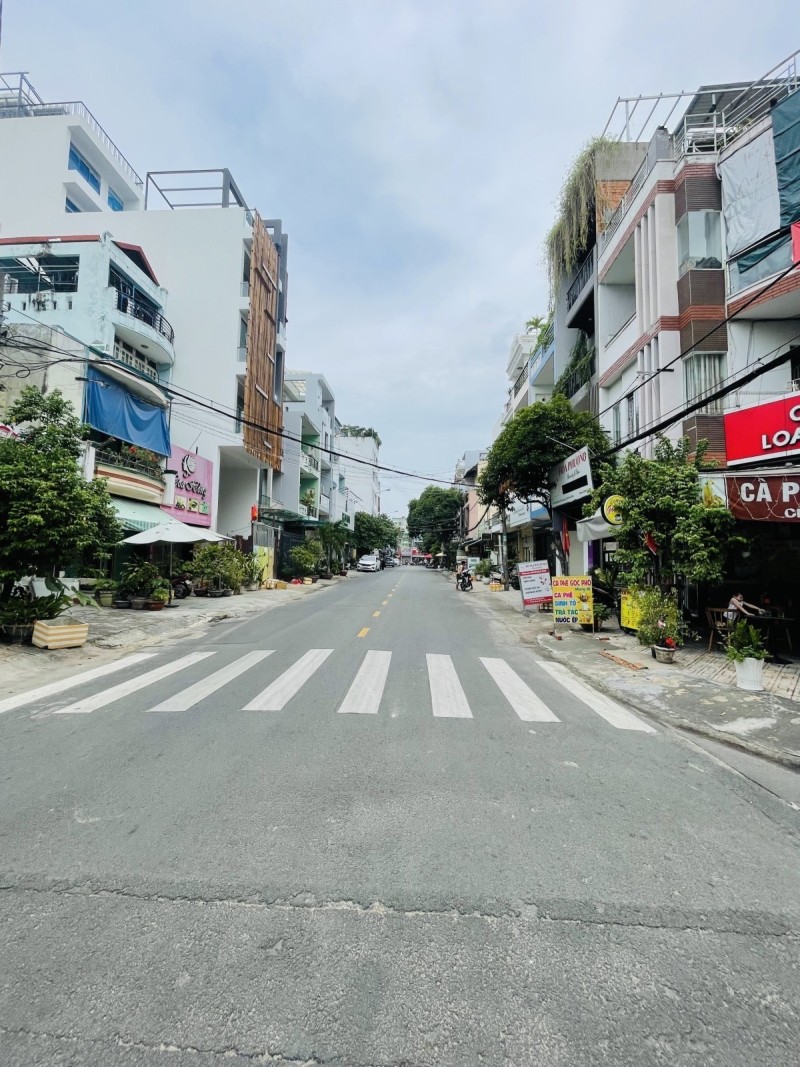 Bán nhà mặt tiền khu Vip Võ Công Tồn, Tân Phú, DT 8m x 12.5m, có dòng tiền cho thuê 40 triệu/ tháng, giá bán chỉ 22 tỷ