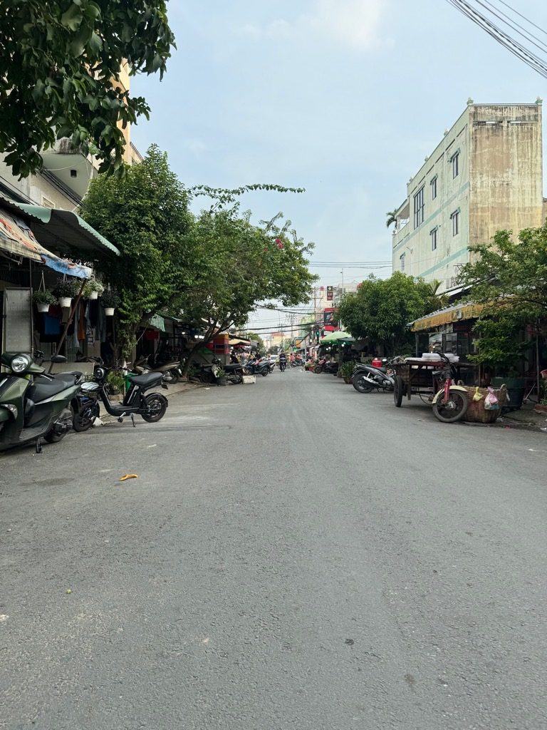 MẶT TIỀN KINH DOANH NGAY CHỢ LÊ VĂN QUỚI 3 TẦNG - GIÁ CHỈ 3TỶ100