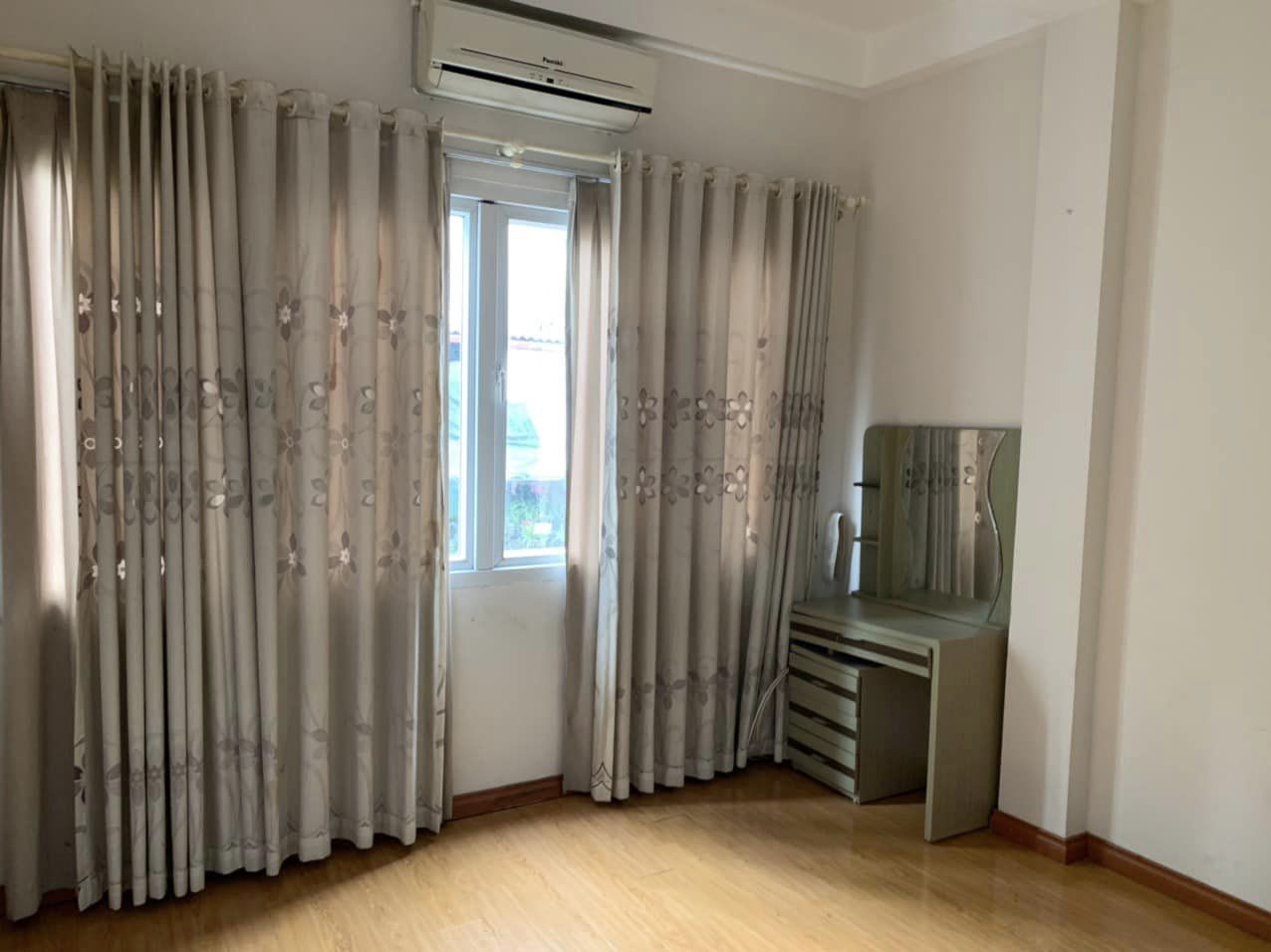 Gấp! Nhà Đê La Thành 48m 5 tầng Lô Góc, ngõ thẳng tắp 30m ra phố cực gần Xã Đàn