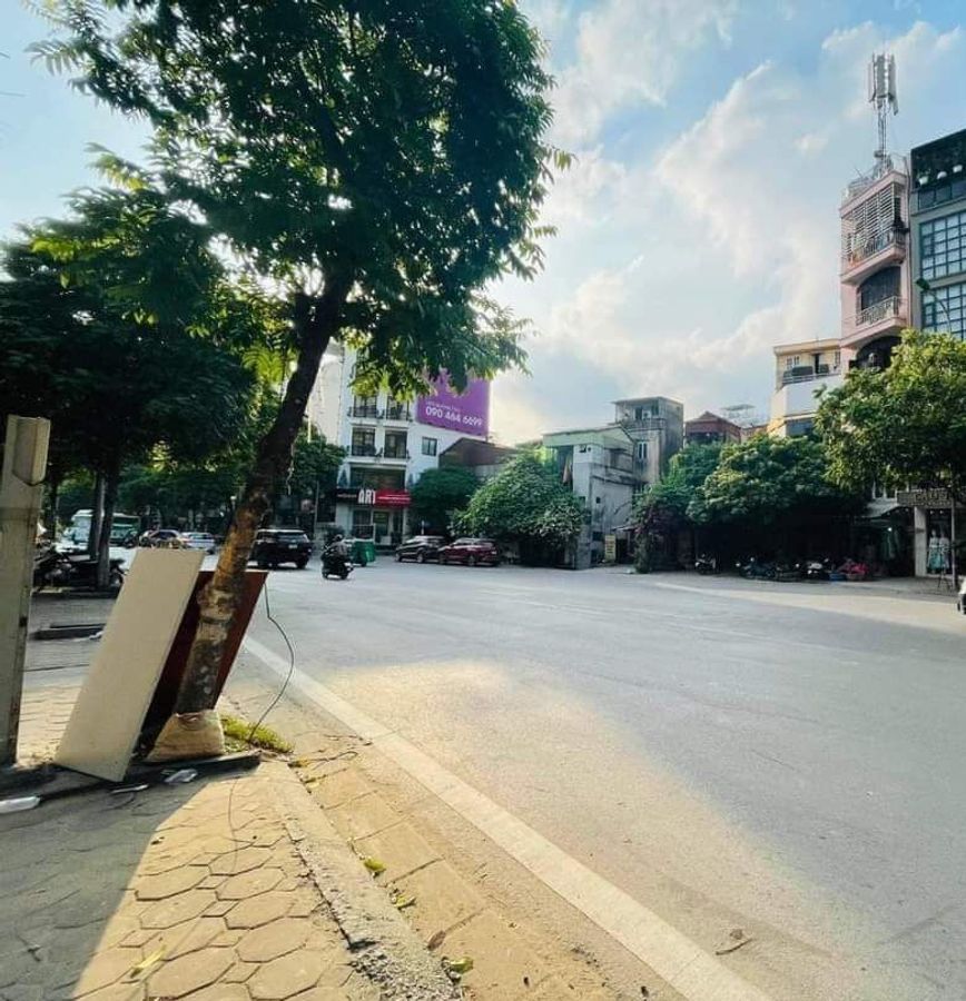 RẺ QUÁ! CHỈ 24.5 TỶ MẶT PHỐ KIM MÃ, BA ĐÌNH- VỈA HÈ SIÊU RỘNG-KINH DOANH SẦM UẤT