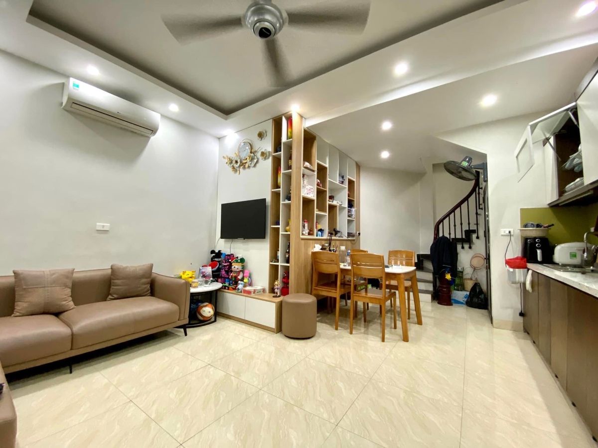 Bán Nhà ngay Ngã Tư Sở 50m² x5m, 4T gần ô tô nhỉnh nhẹ 9 tỷ