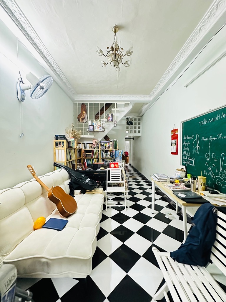 Giá rẻ Phan Đăng Lưu, PN, DTCN: 61m2 (vuông vức), 2 tầng, 4 phòng ngủ, chỉ 7.1 tỷ.