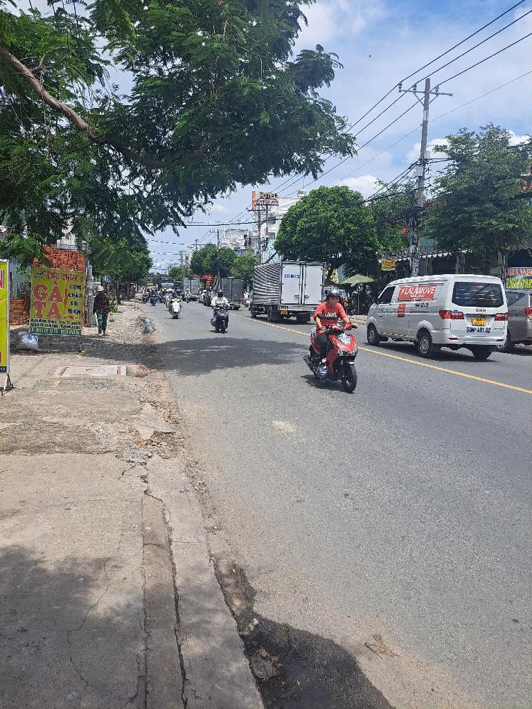 NHÀ MẶT TIỀN Q12