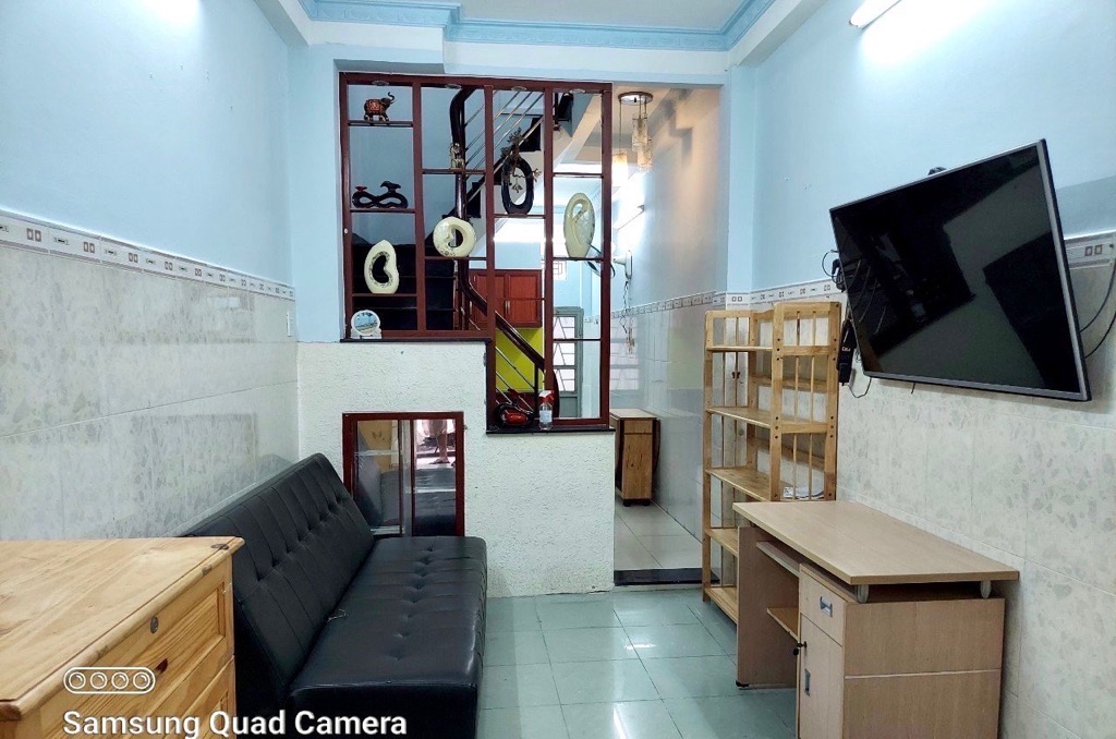 Bán Gấp Nhà CMT8, 3 Tầng BTCT , 4Pn , HẺM THÔNG - SÁT MẶT TIỀN Giá 5 tỷ 99