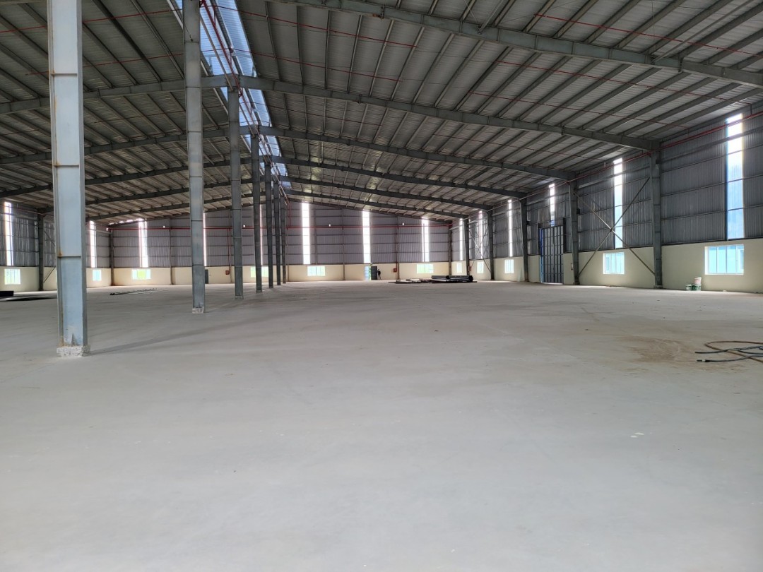 Cho Thuê Xưởng Tại Bến Cát, Bình Dương.Diện Tích Xưởng: 8.000 m² (2 xưởng, mỗi xưởng 4.000 m²).Giá Thuê: 63.000 VND/m²