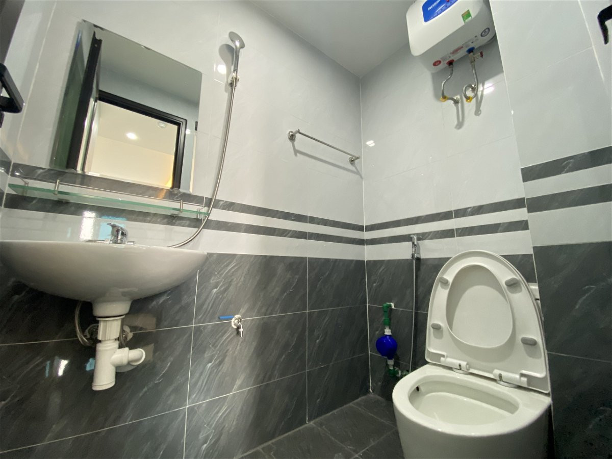 Mình chính chủ cho thuê nhà đẹp mới, Kinh doanh, VP 126m2- 4.5T, 32 Tr. Khu Trung Liệt