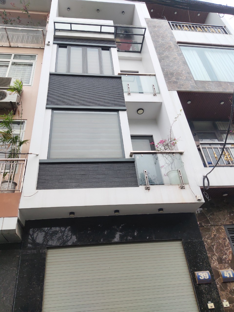 BÁN NHÀ ĐẸP GẦN HỌC VIÊN TÀI CHÍNH - BẮC TỪ LIÊM - DT42M2 - MT6M - 4 TẦNG - GIÁ 4.7 TỶ KINH DOANH -