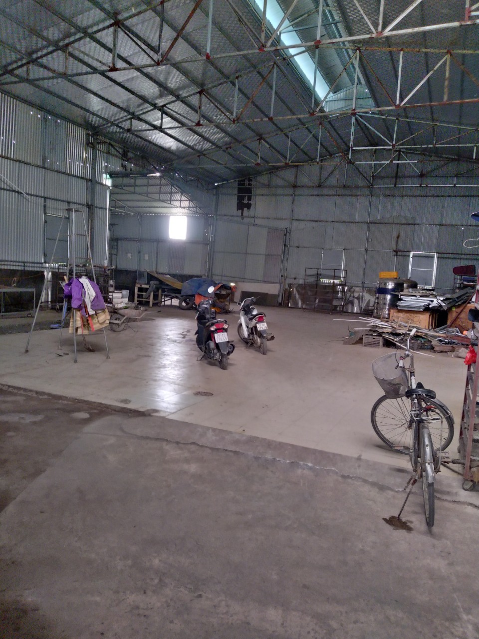 Cho thuê kho xưởng tại Hồng Vân, Thường Tín, Hà Nội. Diện tích 500m khung thép hộp, tường xây bao quanh, xưởng cao 7m,