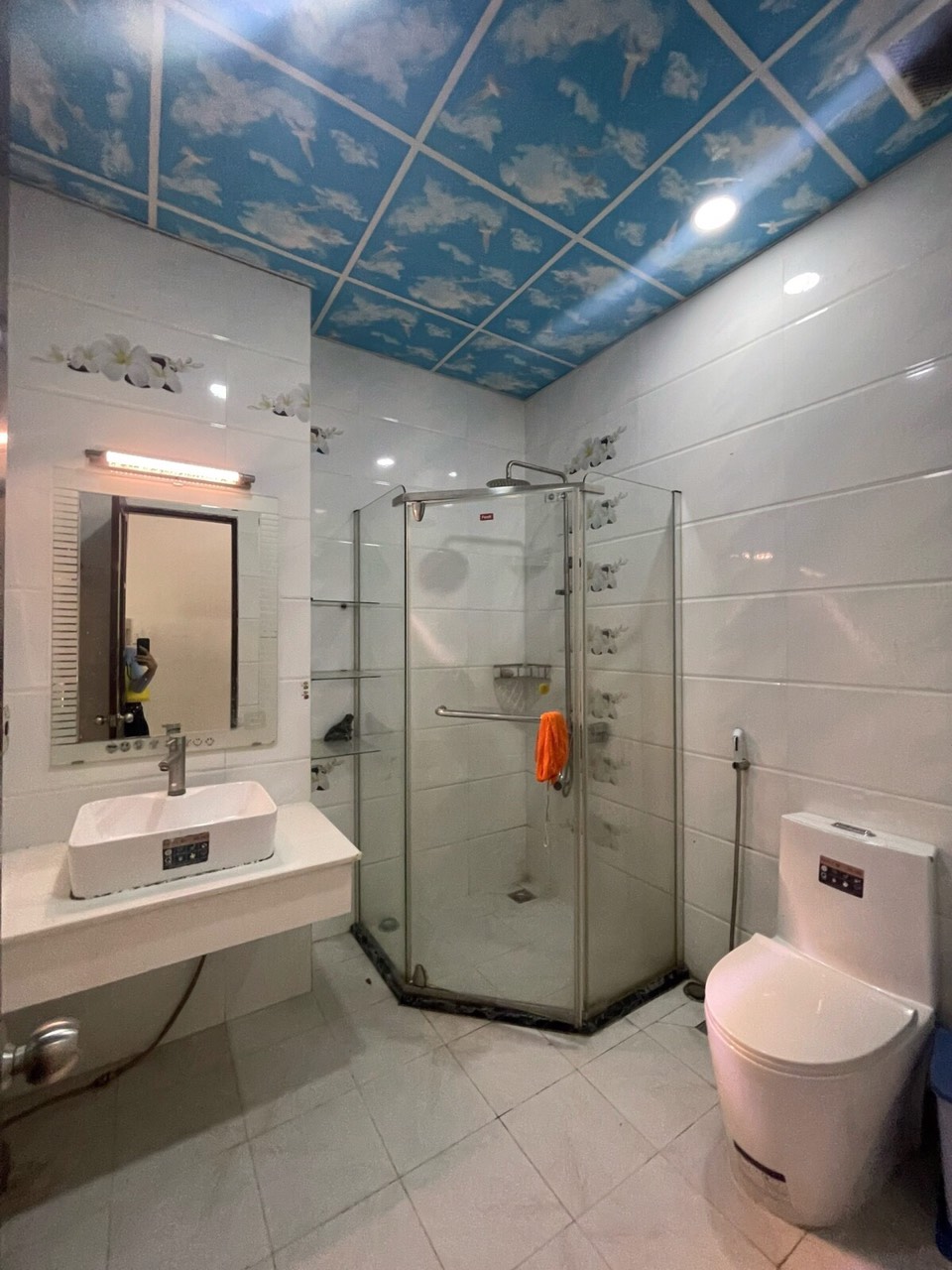 Cần bán nhà Mặt tiền đường Ni Sư Huỳnh Liên quận Tân Bình 6x17m 6 lầu chỉ 18.5 tỷ